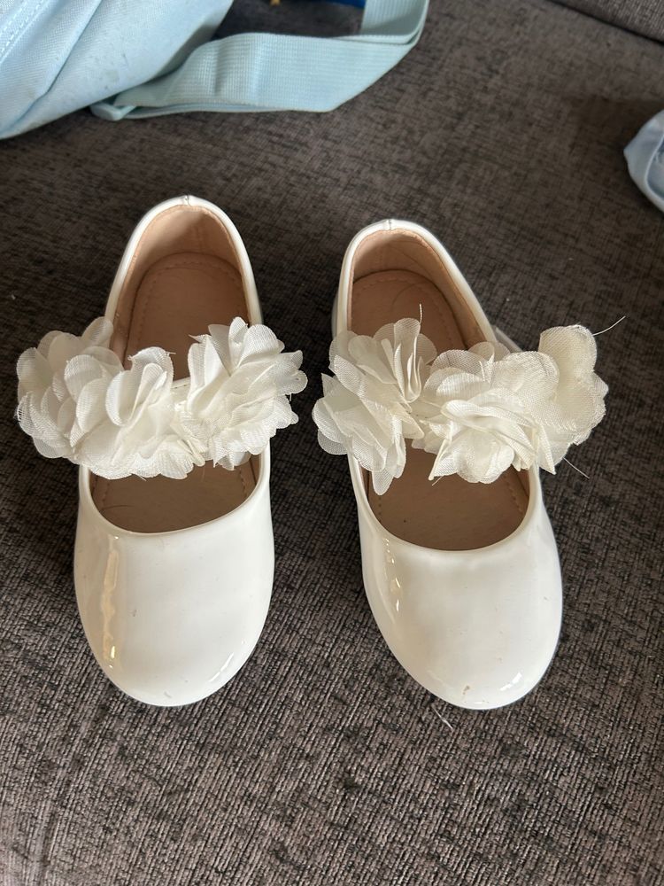 Other White Girls Shoes With Floral Strap product image