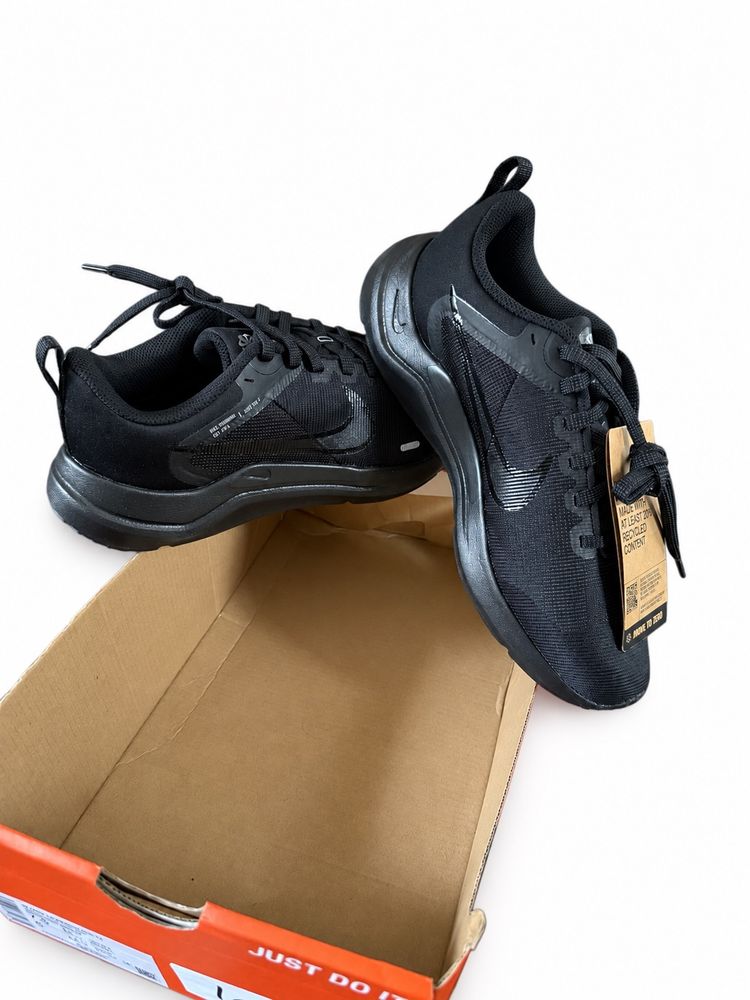 Immagine di Nike Downshifter 12 Black Running Shoes 2