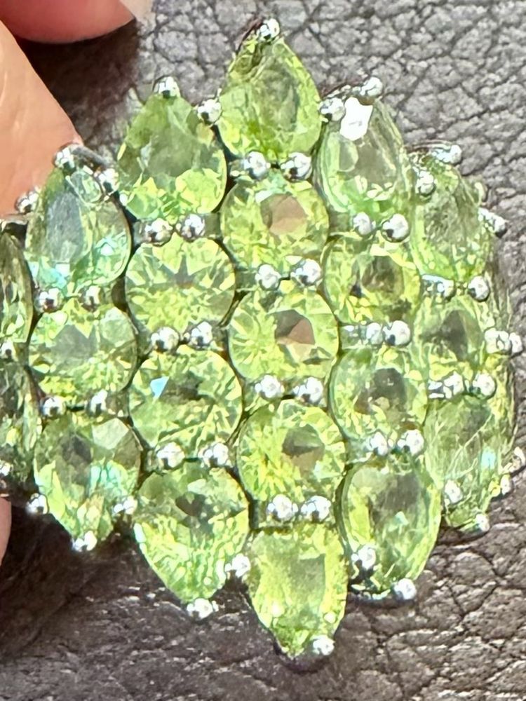Silver Ring With Green Gemstones imagen 2