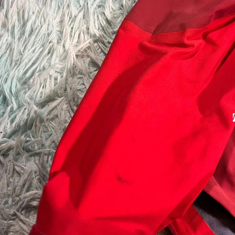 Immagine di Red Patagonia Raincoat - Women’s Medium 6