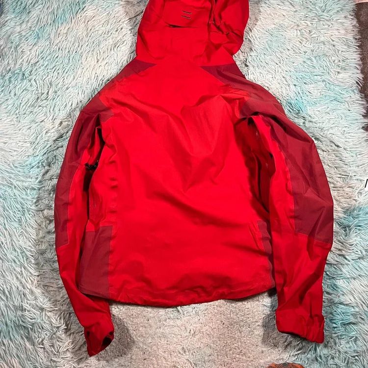 Immagine di Red Patagonia Raincoat - Women’s Medium 3