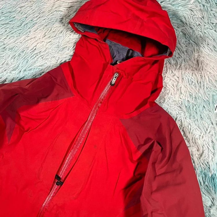 Immagine di Red Patagonia Raincoat - Women’s Medium 5