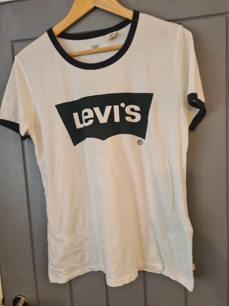 levi t-shirt 