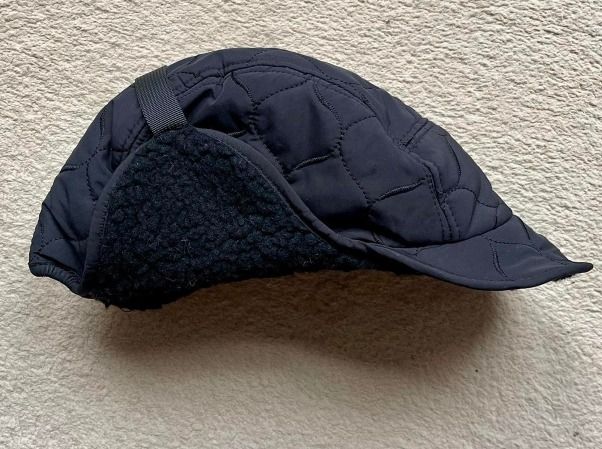 Black Fleece And Quilted Winter Hat With Ear Flaps imagen 2
