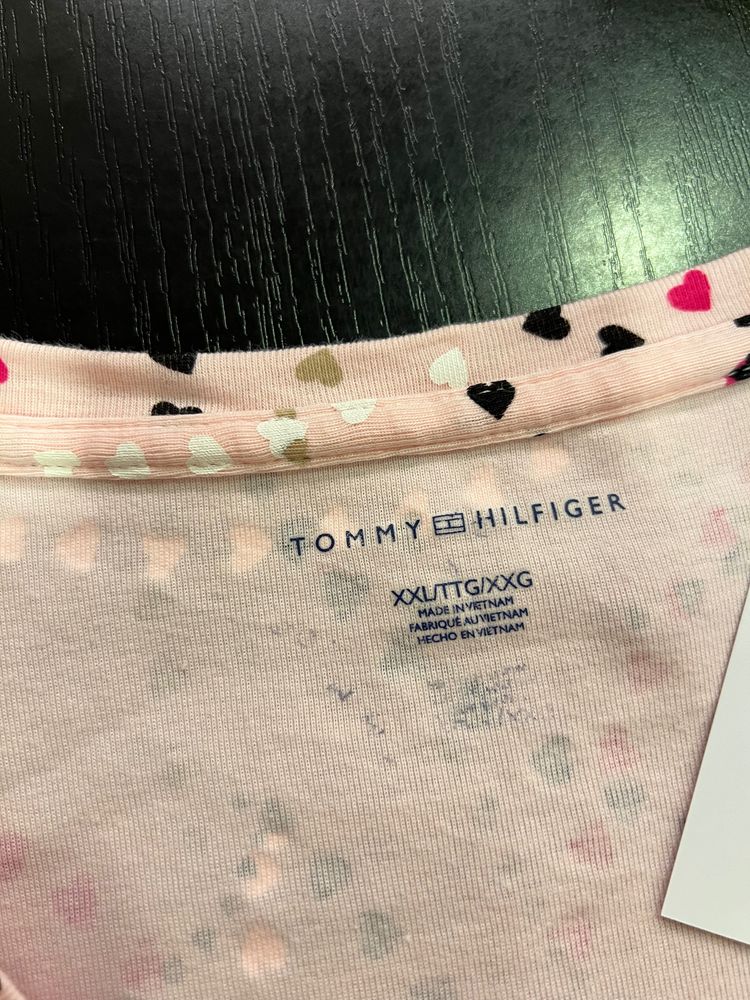 Tommy Hilfiger Women'S Printed V-Neck T-Shirt image 2