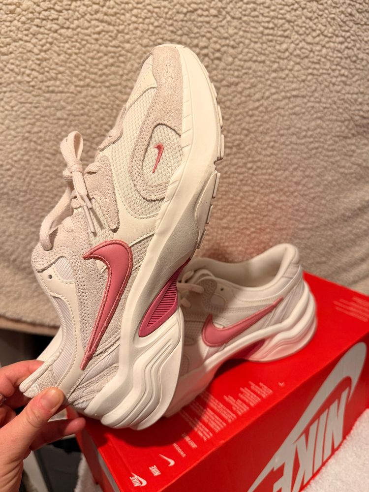 Nike AL8 Women’s Trainers – Chalk, Pale Ivory & Pink – UK 8.5 imagen 2