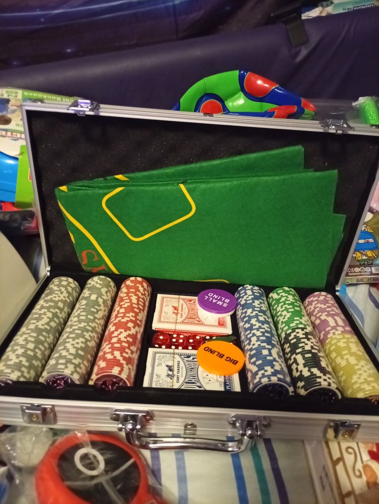 Poker Chip Set With Cards And Dice image 1