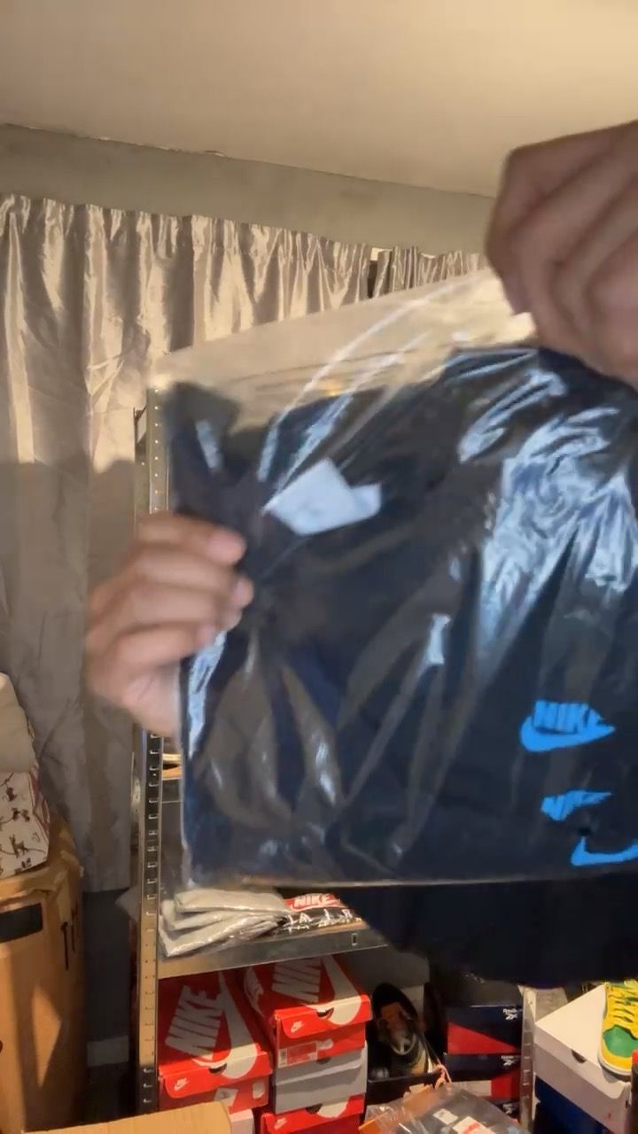 Other t-shirt black swoosh medium  product image