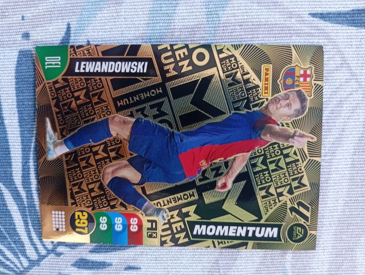 Lewandowski Momentum Football Trading Card