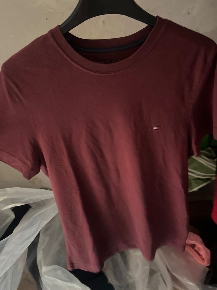 Tommy Hilfiger Maroon T-Shirt