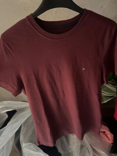 Tommy Hilfiger Maroon T-Shirt