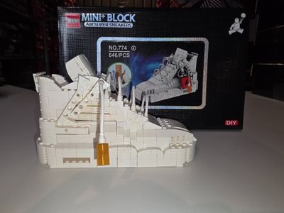 Mini Block Sneaker Stationary Holder White