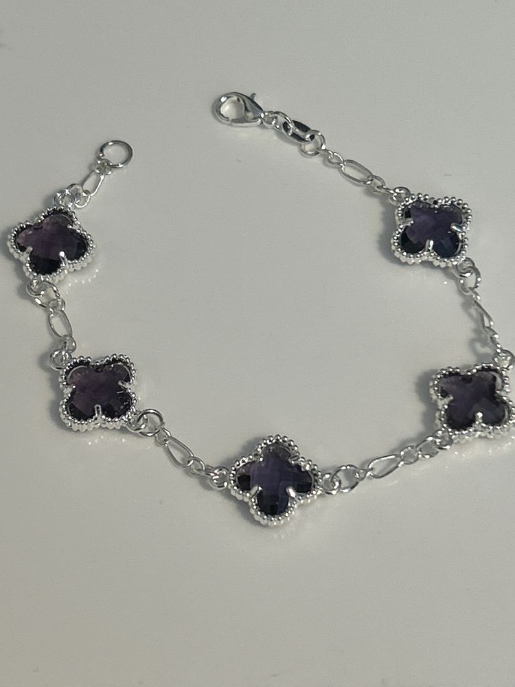 Silver Bracelet With Purple Clover-Shaped Stones