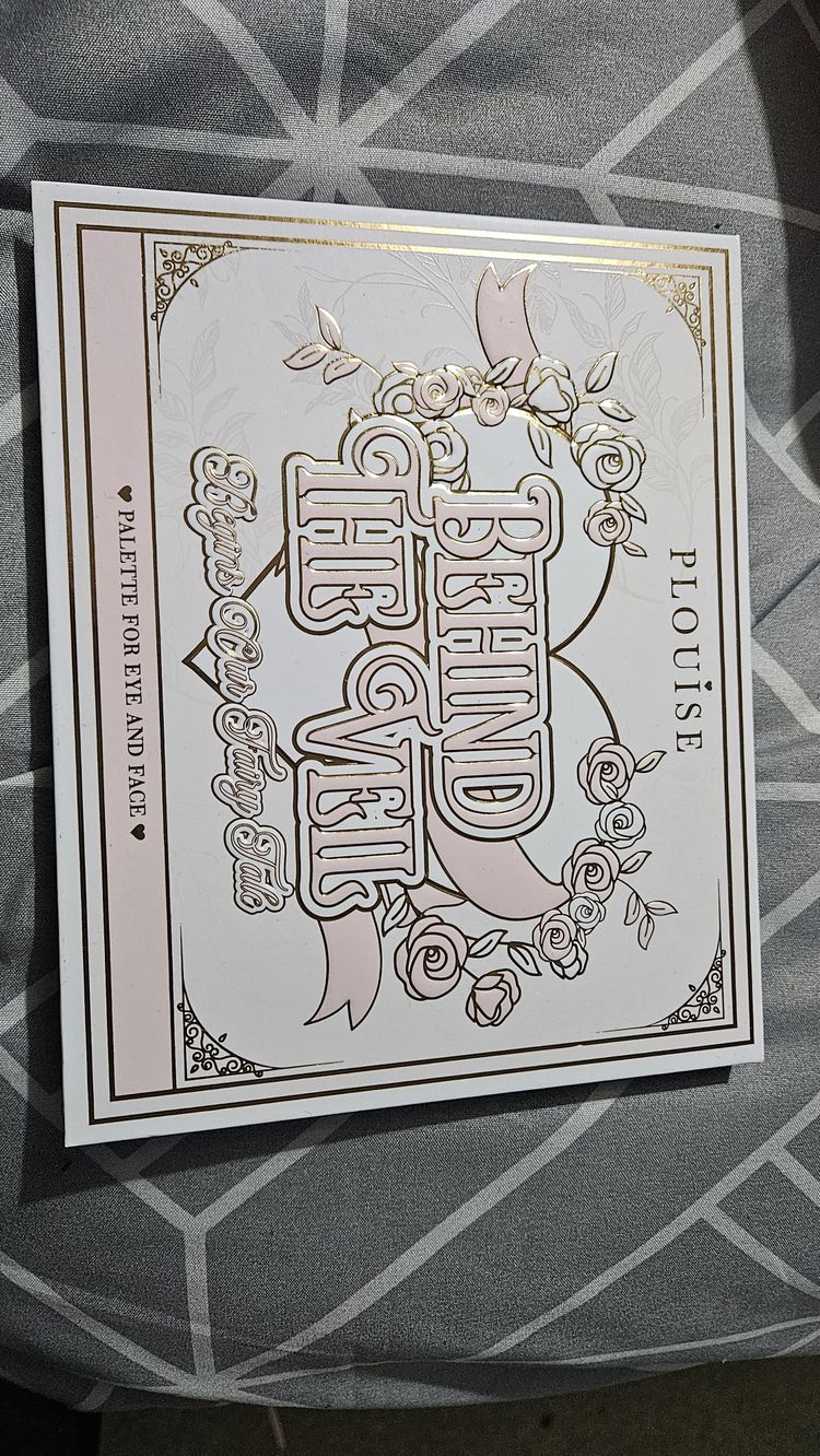 Plouise Behind The Veil Eyeshadow Palette