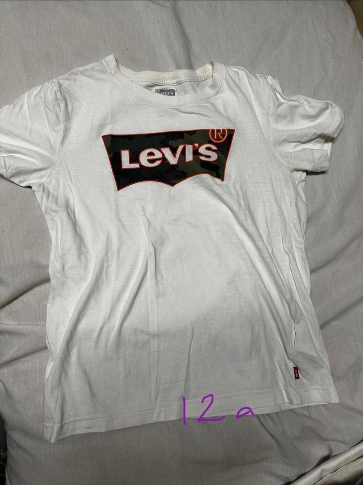 Levi'S White T-Shirt