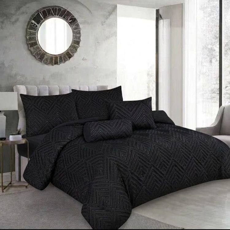 Set 7 piece Black Bedding Set With Geometric Pattern product image