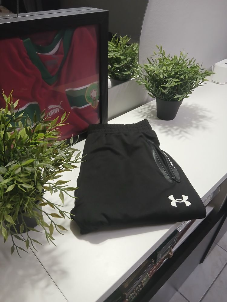 Under Armour Under Armour Black Pants product image