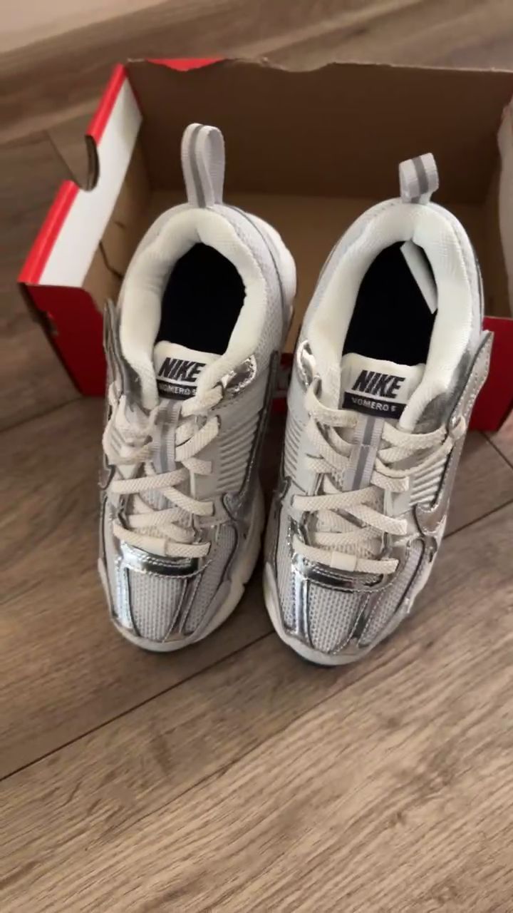 Nike Air Zoom Vomero 5 uk12.5/eur31 junior  image 1