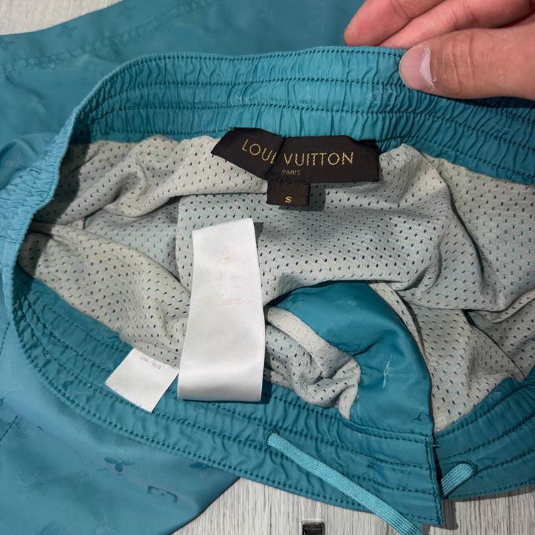 Immagine di Louis Vuitton Men’s Baby Blue Swim Shorts - Small 7