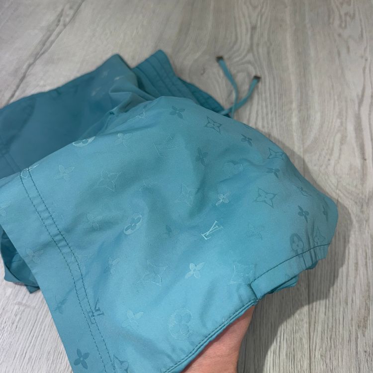 Immagine di Louis Vuitton Men’s Baby Blue Swim Shorts - Small 9