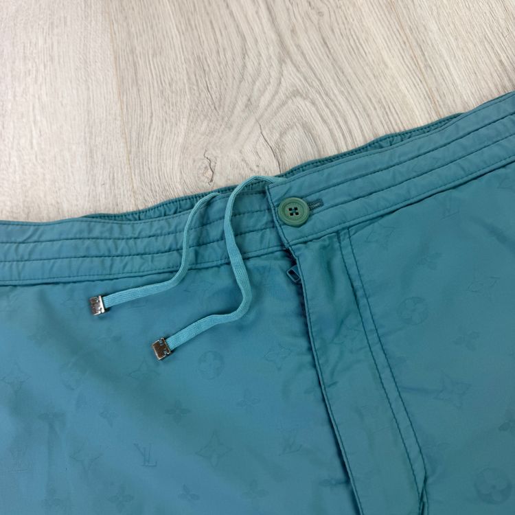 Immagine di Louis Vuitton Men’s Baby Blue Swim Shorts - Small 3