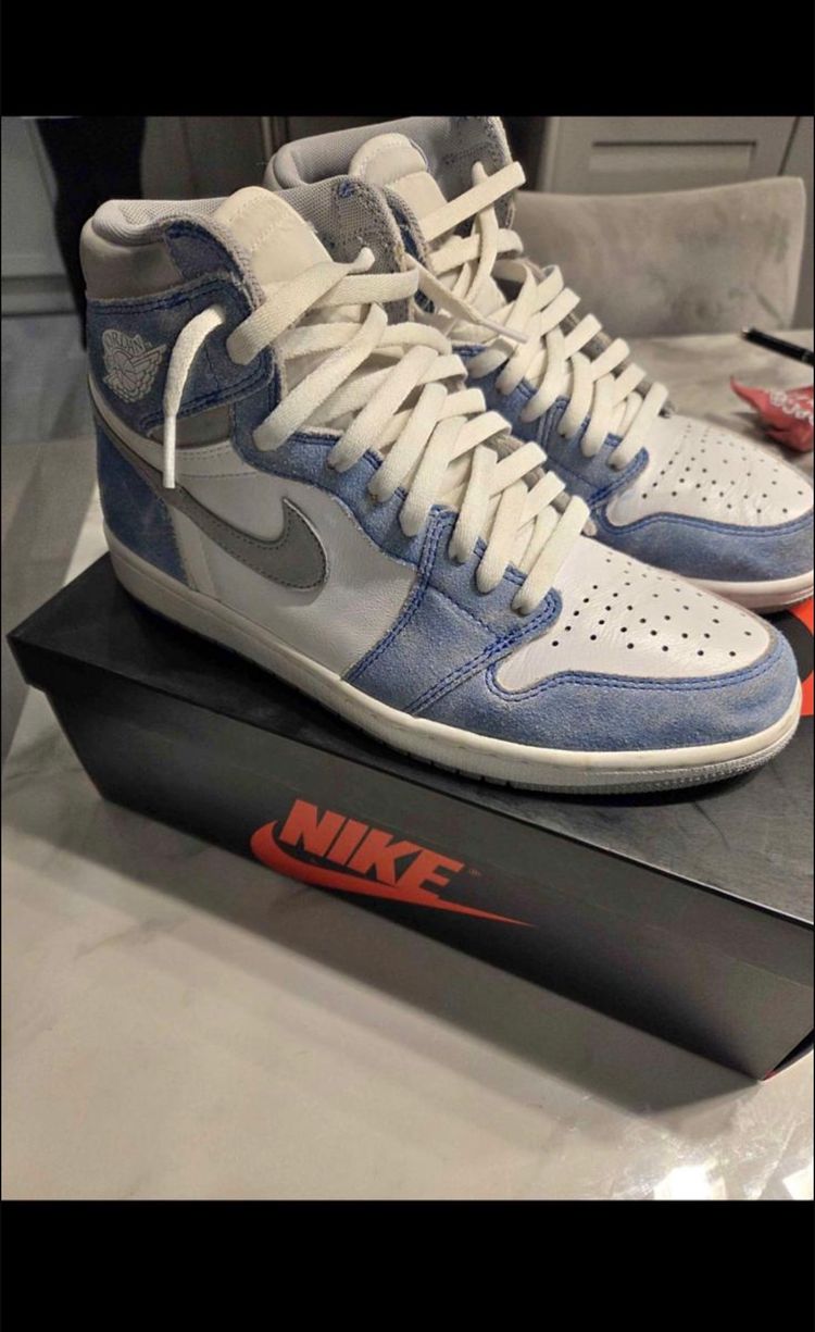 Nike Jordan 1’s hyper royale 