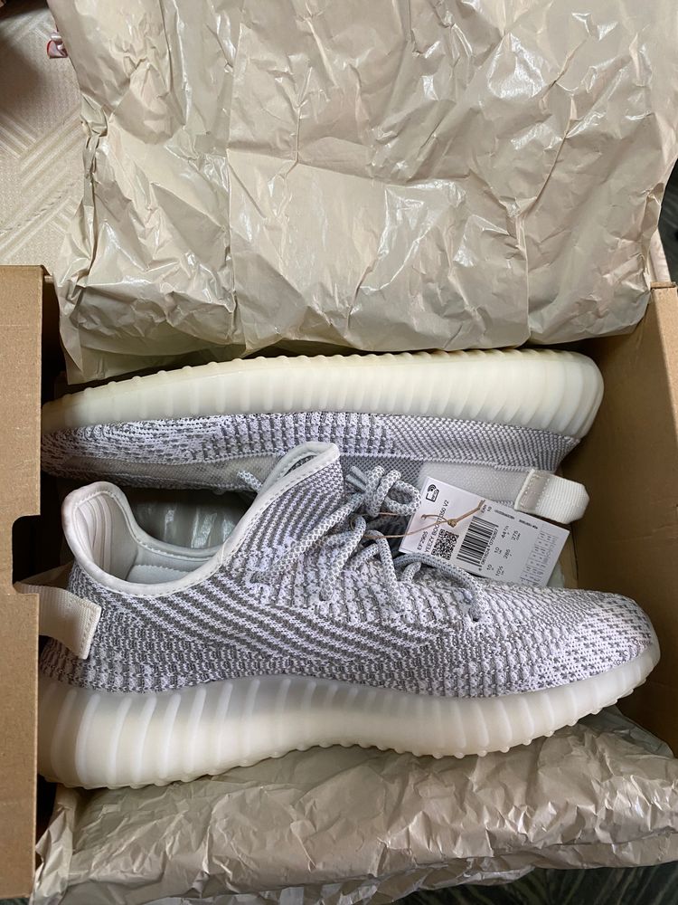 Immagine di Adidas Yeezy Boost 350 V2 static  3