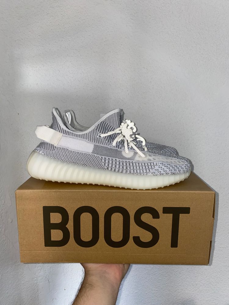 Immagine di Adidas Yeezy Boost 350 V2 static  1