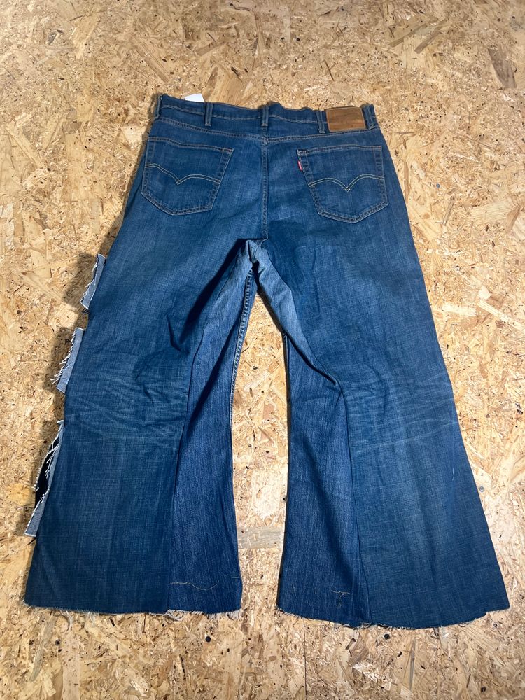 Blue Flared Jeans 2