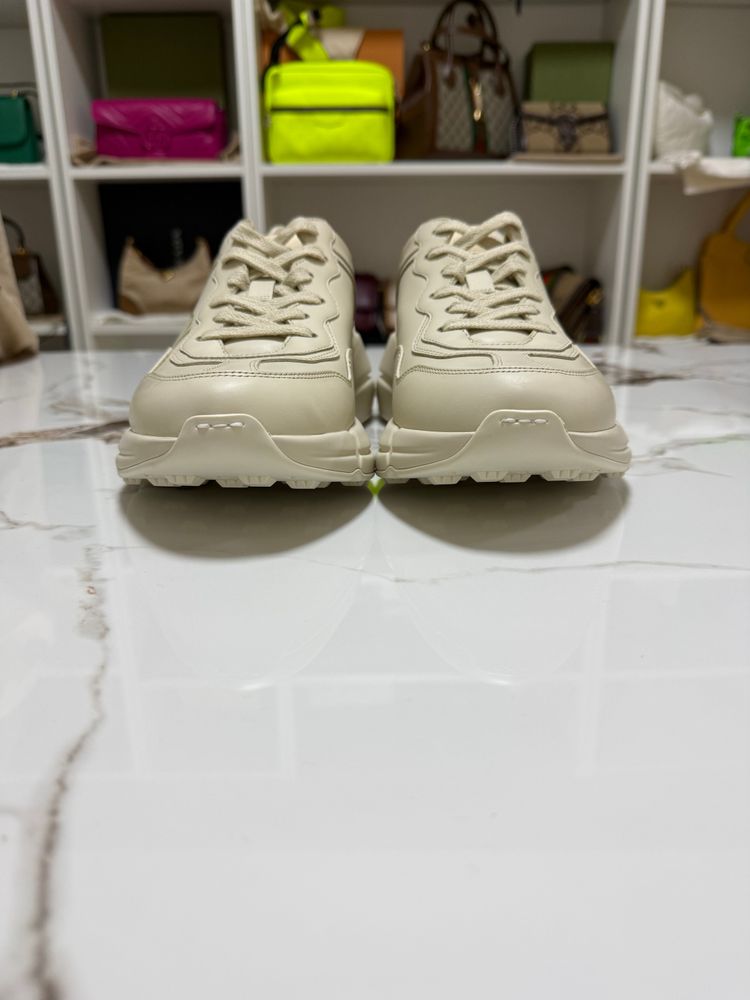 Immagine di Sneaker Rhyton in pelle con logo Gucci 4