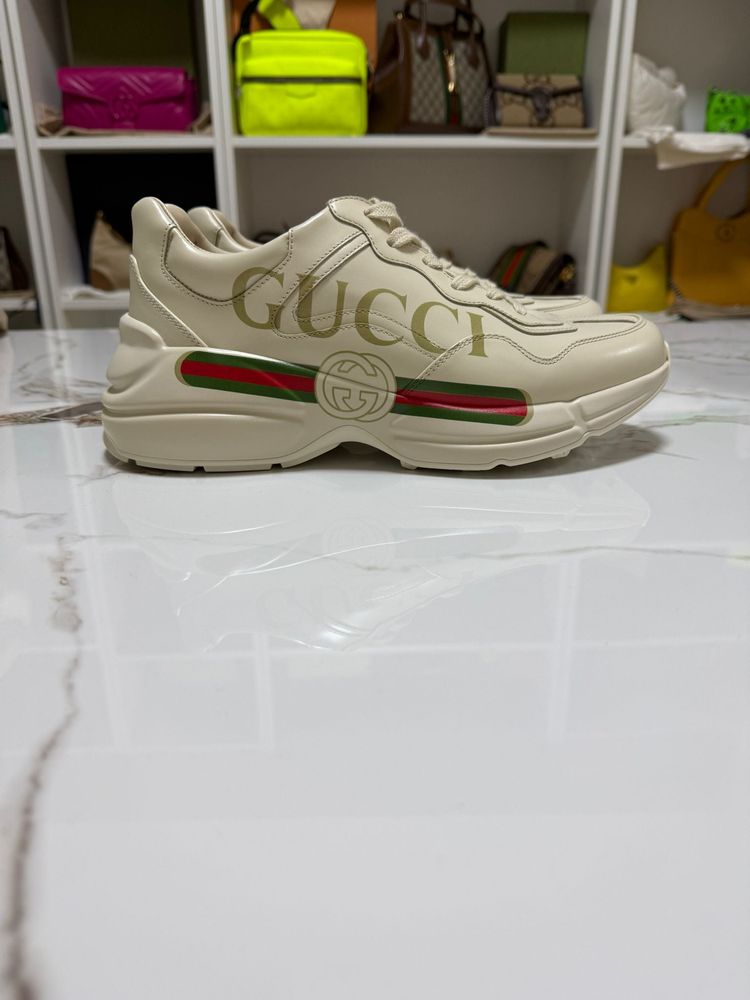 Sneaker Rhyton in pelle con logo Gucci