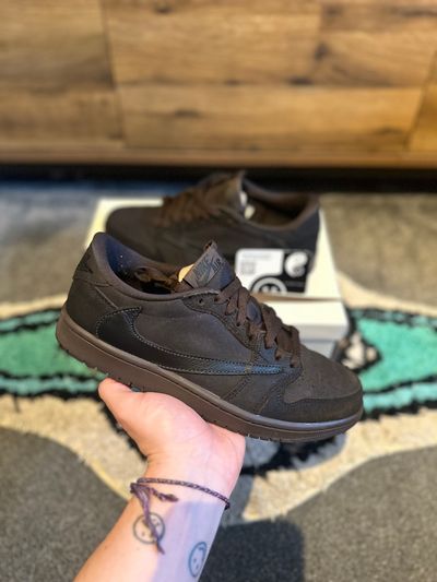 Nike Air Jordan 1 Travis Scott “Velvet Brown” U.K. 7