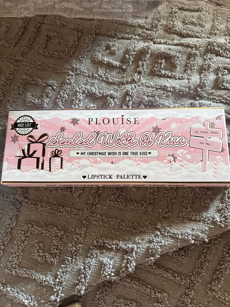Plouise Sealed With A Kiss Lipstick Palette