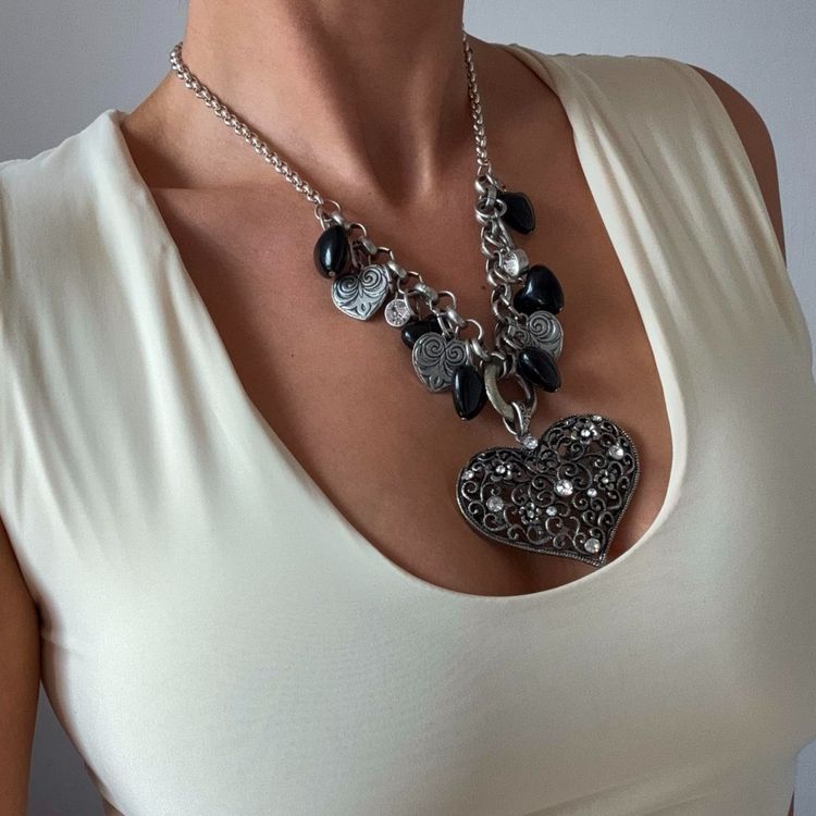 Gorgeous rare Y2K chunky silver heart statement charm necklace 🤍 image 4