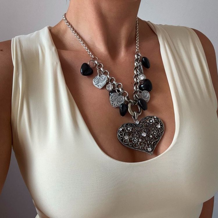 Gorgeous rare Y2K chunky silver heart statement charm necklace 🤍 image 3
