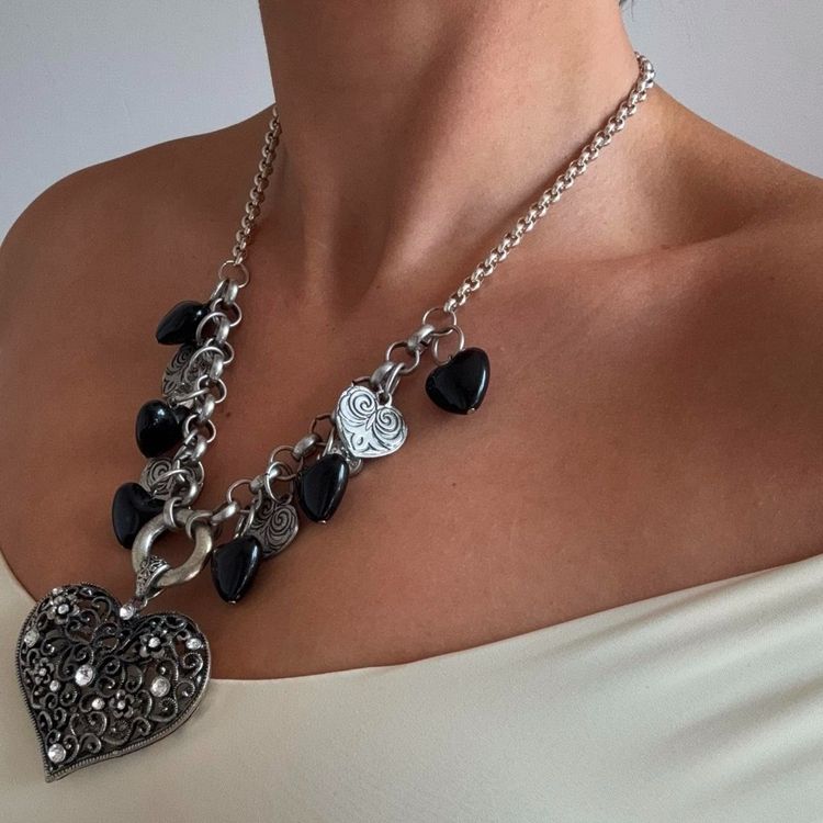 Gorgeous rare Y2K chunky silver heart statement charm necklace 🤍 image 2