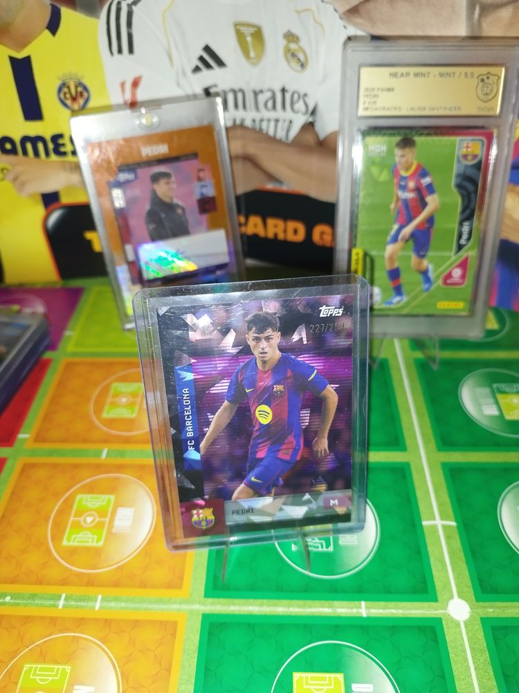 Topps Pedri /250 Purple Icy Refractor Topps Fan Team Set 2025-26 FC Barcelona product image