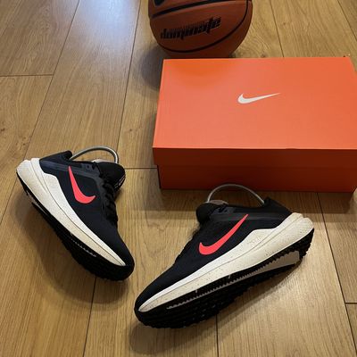 BNWB Nike Winflo 10 Shield Road Runner Shoes Trainers Black Crimson