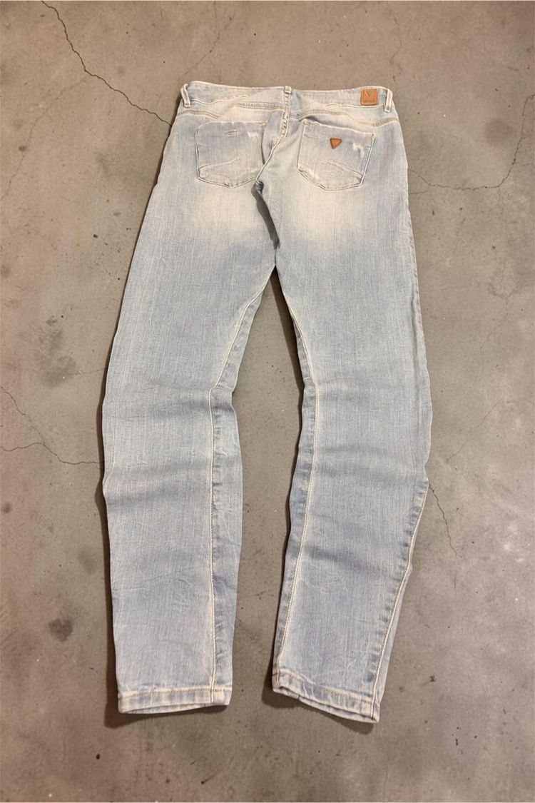 Jeansy Guess damskie 28