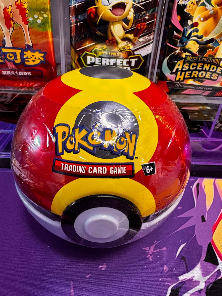 Pokémon Trading Card Game Poké Ball Tin