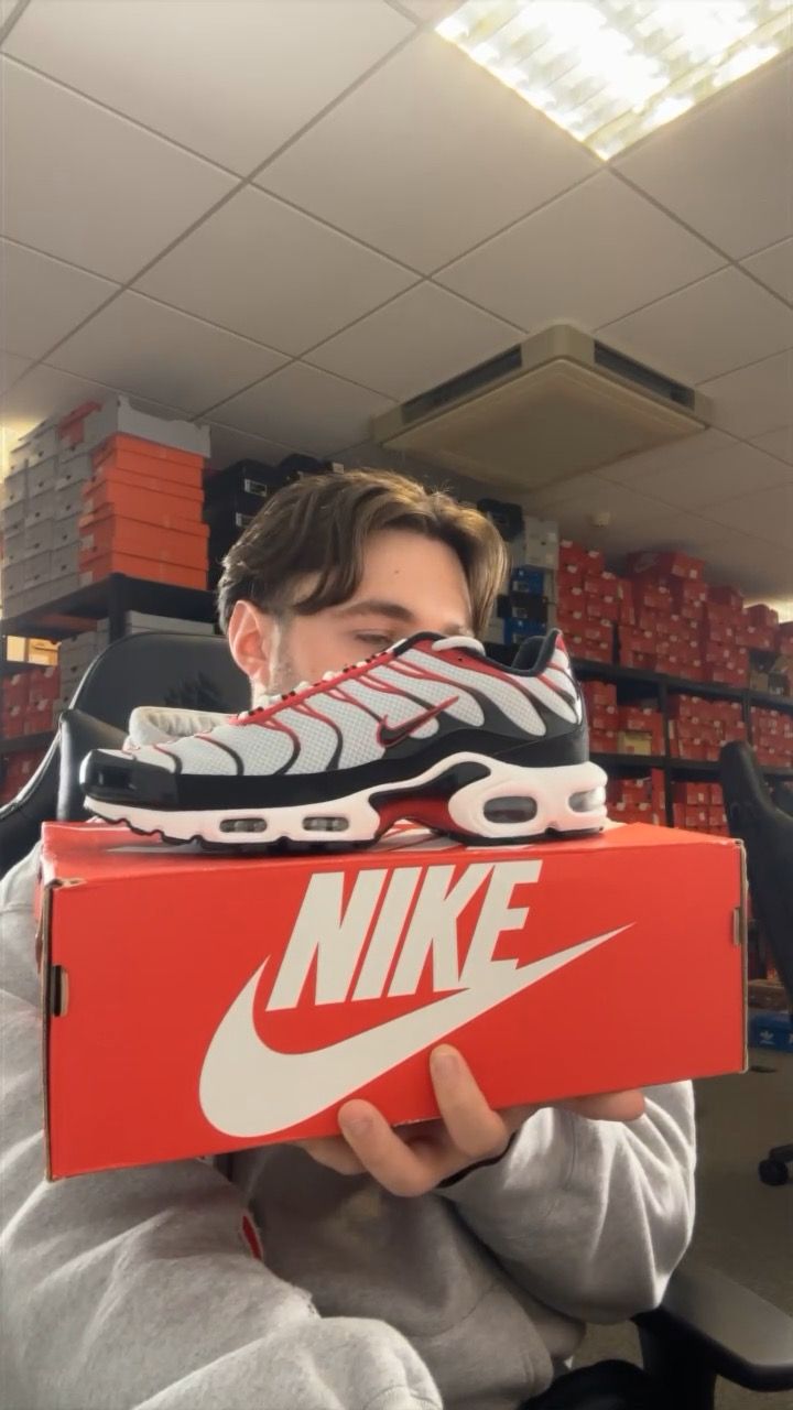 Nike Nike Air Max Plus tn grey uni red uk 8 fn6949-002 product image
