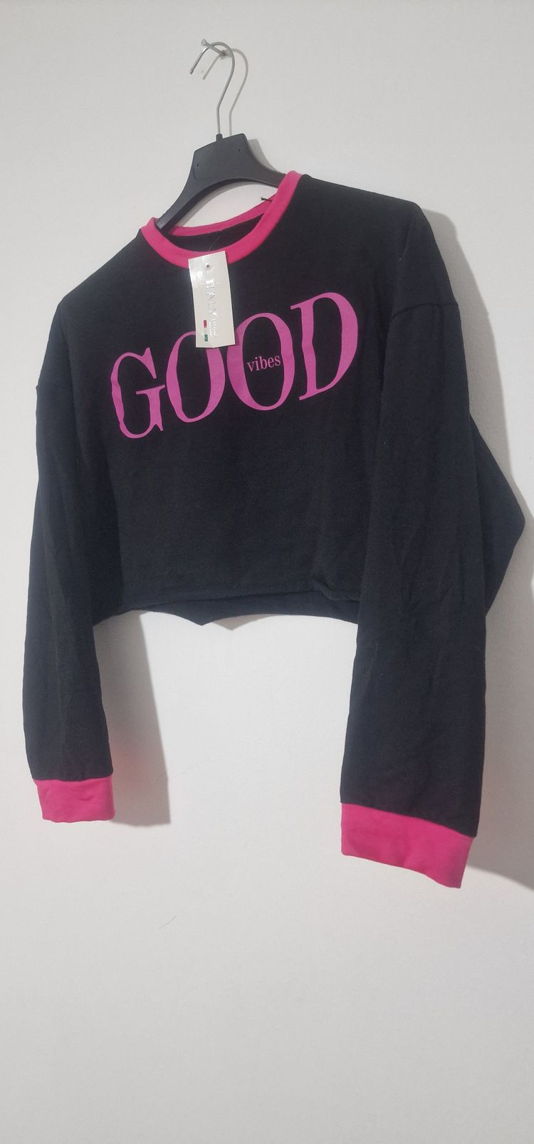 Black Cropped Sweatshirt With Pink Text And Trim 2
