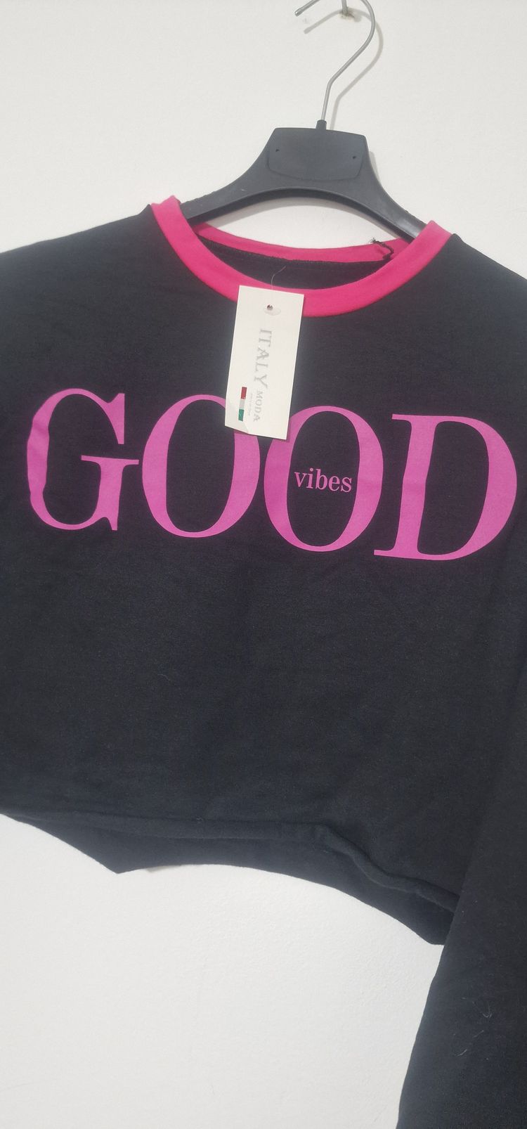 Black Cropped Sweatshirt With Pink Text And Trim 3