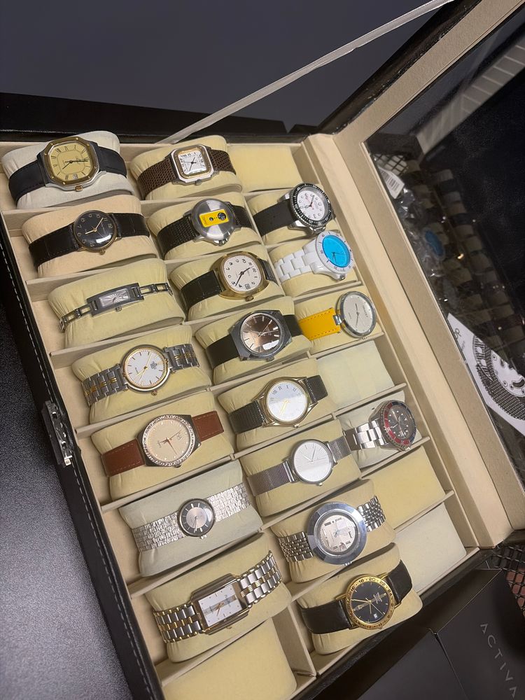 Assorted Wristwatches ITEM ON SCREEN  obraz 1