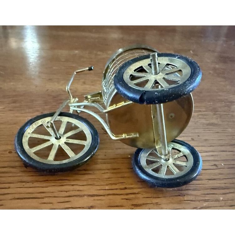 Immagine di Miniature Tricycle Basket Decor 3