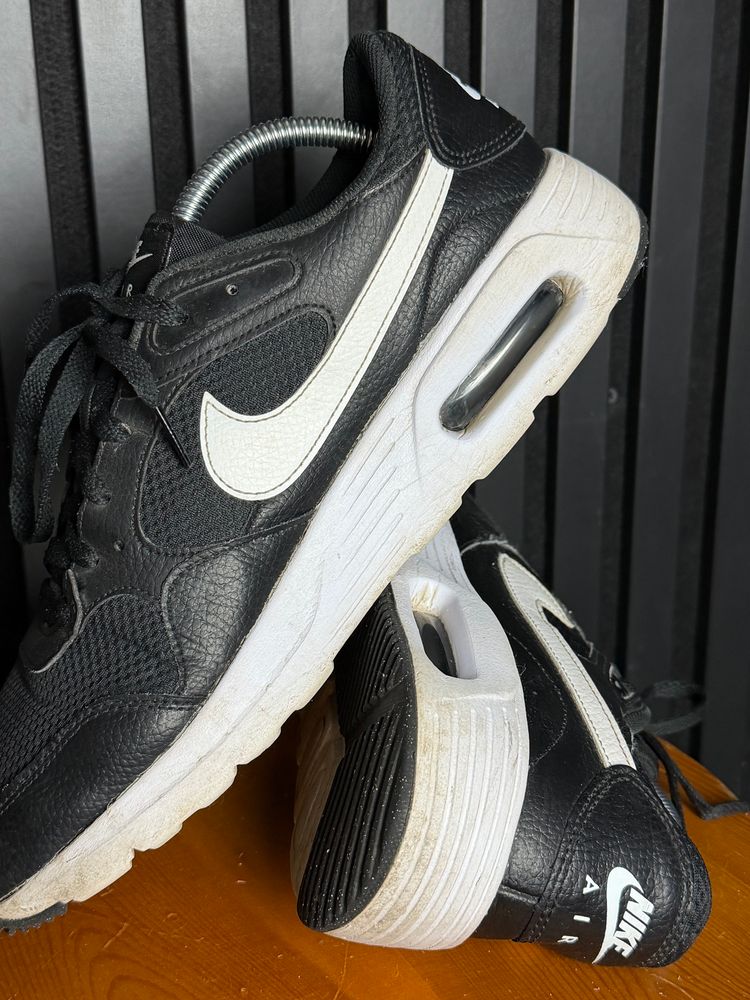 Nike Black And White Sneakers rozmiar 44/28cm 2