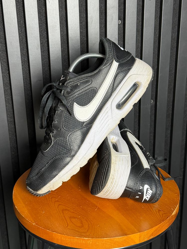 Nike Black And White Sneakers rozmiar 44/28cm