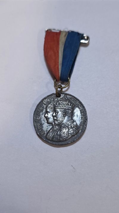 Commemorative Gothic Medal With Ribbon £4