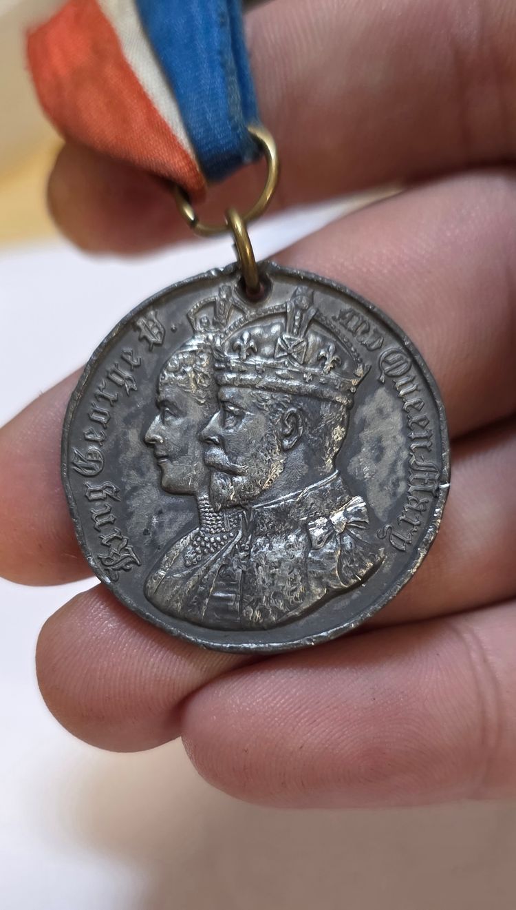 Commemorative Gothic Medal With Ribbon £4 4