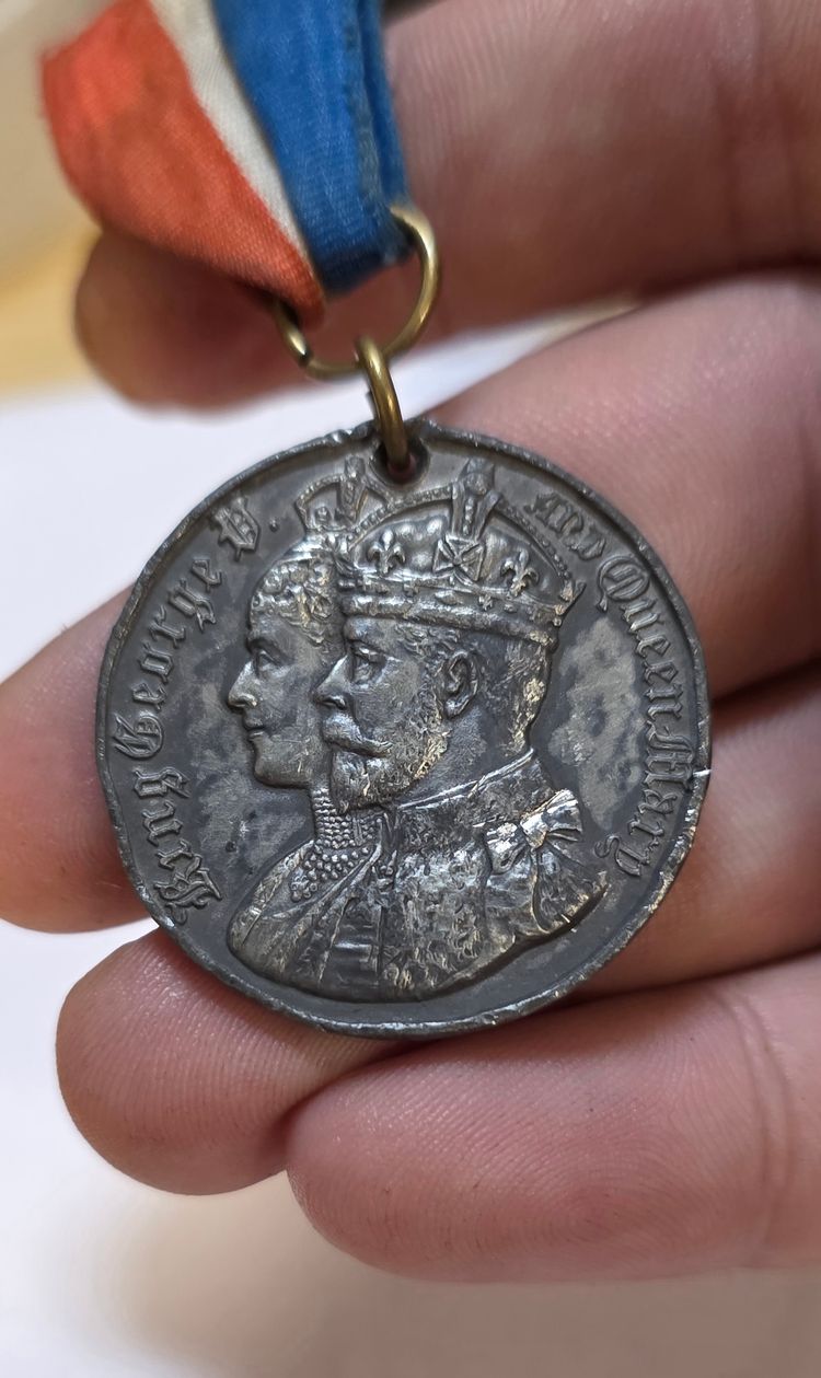 Commemorative Gothic Medal With Ribbon £4 5